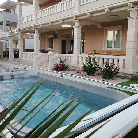 Guesthouse Villa Jurisic Novalja Exterior foto
