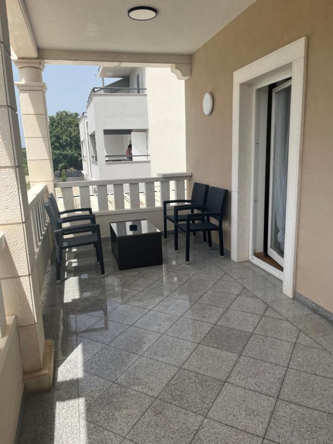 Guesthouse Villa Jurisic Novalja Exterior foto