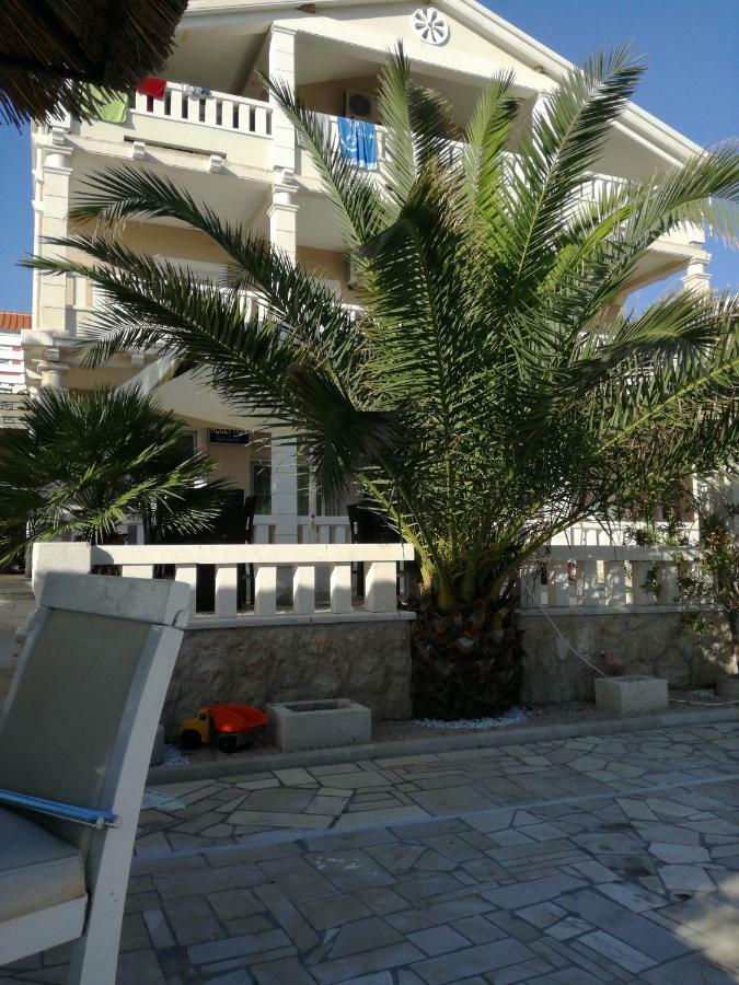 Guesthouse Villa Jurisic Novalja Exterior foto