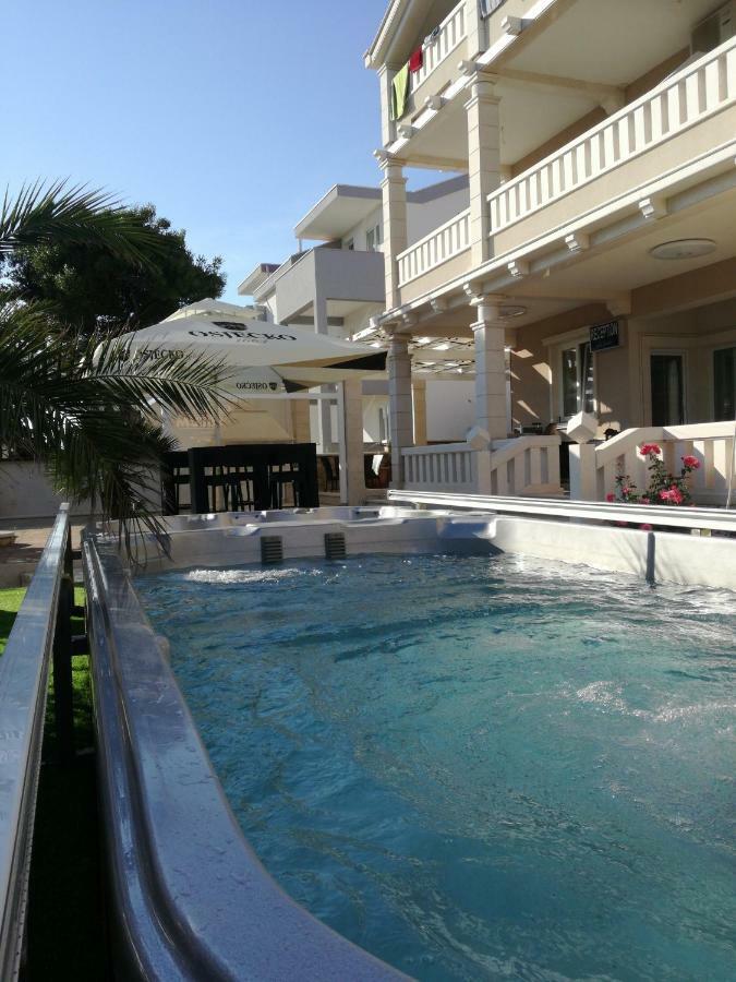 Guesthouse Villa Jurisic Novalja Exterior foto